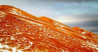 rare-snow-sahara-desert-geoff-robinson-3