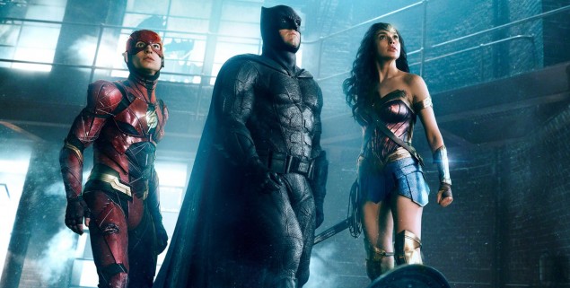 JUSTICE LEAGUE (2017)
(L-r)†EZRA MILLER as The Flash,†BEN AFFLECK as Batman and GAL GADOT as Wonder Woman
Credit: Warner Bros. Pictures/ ô & © DC Comics