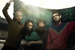 Little Dragon a la vanguardia