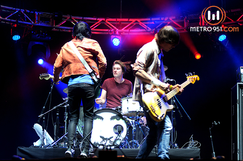 Escuchá Leather Jacket Love Song de The Cribs