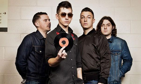 Arctic Monkeys en homenaje a Lou Reed