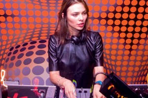 Nina Kravitz adelantó Mr Jones