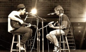 Marcus Mumford y Justin Young, juntos