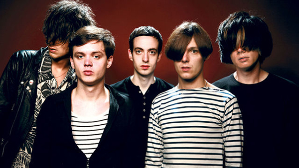 The Horrors vuelven más electrónicos