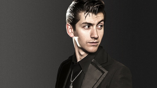 Alex Turner dice que Metallica no encaja en Glastonbury