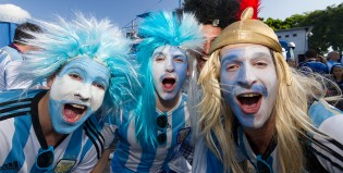 Así festejan los hinchas argentinos en Brasil