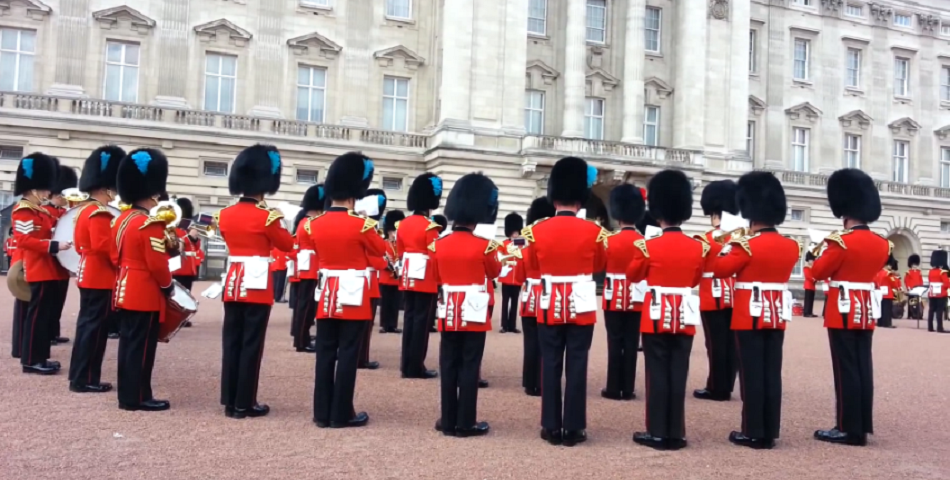 Game of Thrones por los guardias del Buckingham