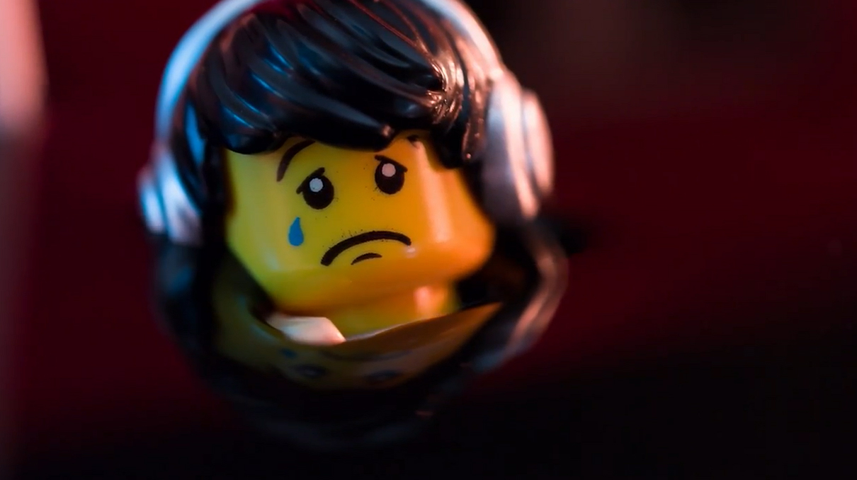 Greenpeace hunde en petróleo a Lego