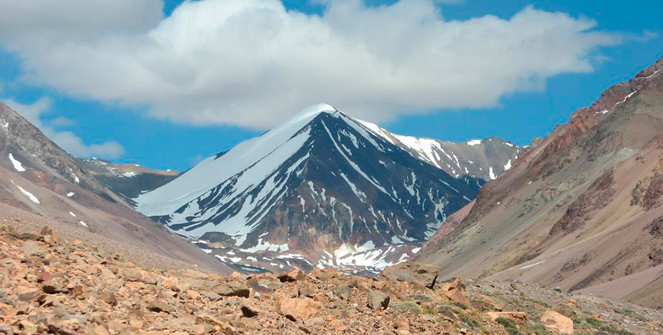 Chilenos reclaman parte de la cordillera argentina