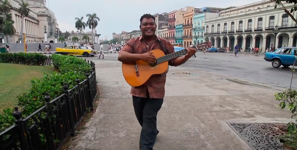 “Happy”, en versión cubana