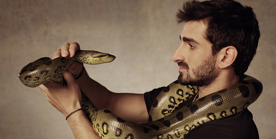 Insólito: Aceptó ser comido por una anaconda