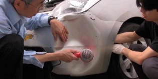 Increíble forma de sacar bollos del auto