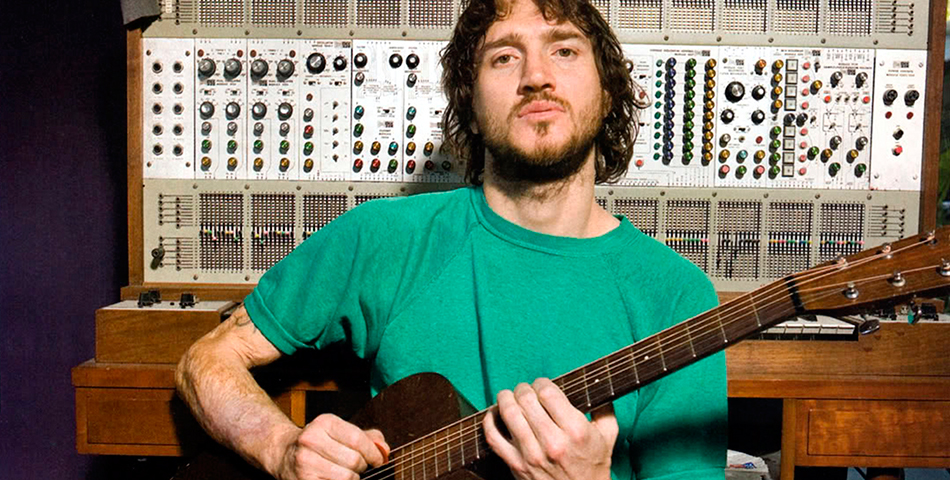 ¿John Frusciante cambia de bando?