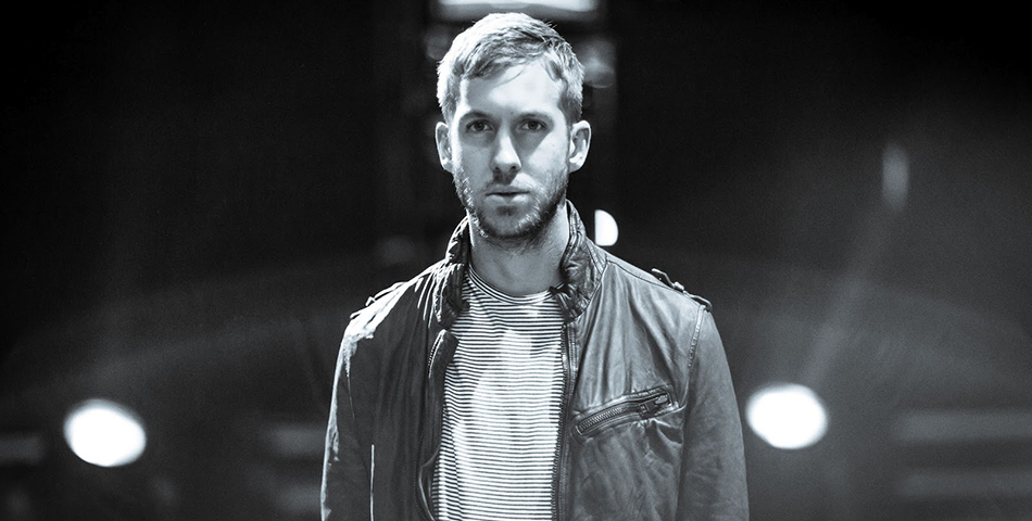 Calvin Harris, hasta las manos