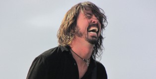 Enorme gesto de Dave Grohl