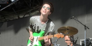 St Vincent, el toque femenino que rockeó en el Main Stage 2