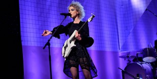 Escuchá lo nuevo de St. Vincent