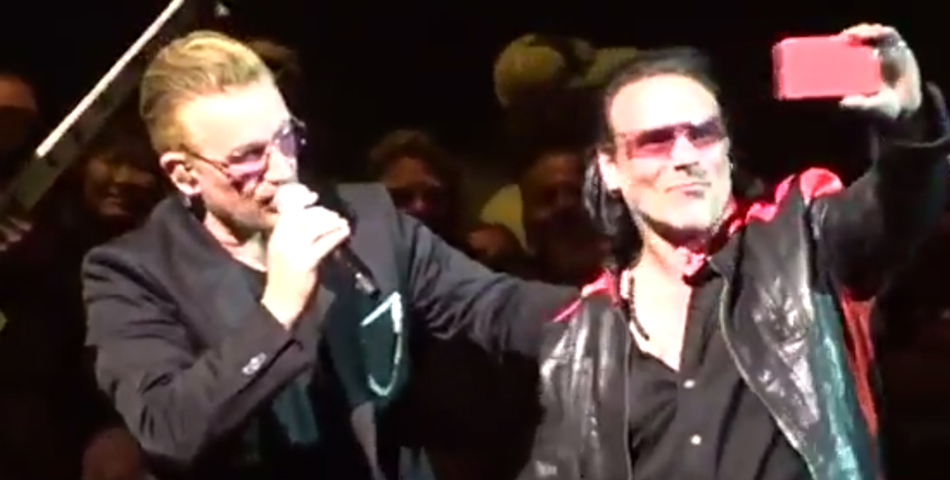 U2 tocó con dos Bonos