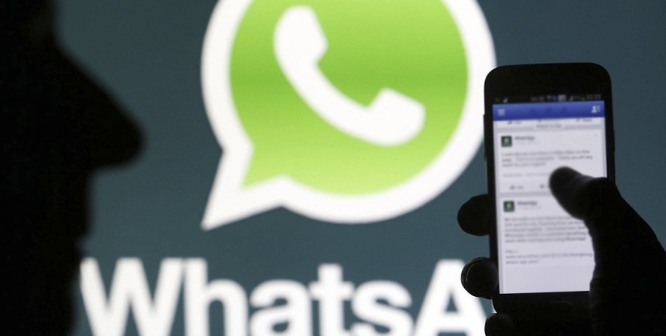 Facebook espía las conversaciones de WhatsApp.