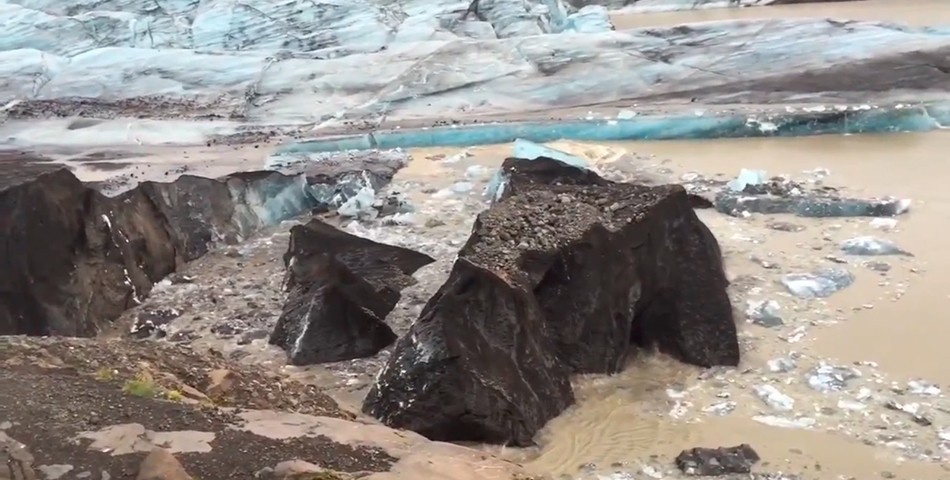 Filman el momento exacto en el que se origina un iceberg