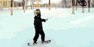 Hacen snowboarding con drones