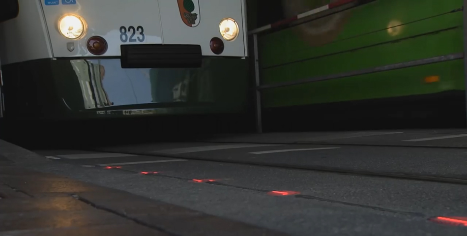 Una ciudad alemana instaló semáforos en el piso para los adcitos al celular