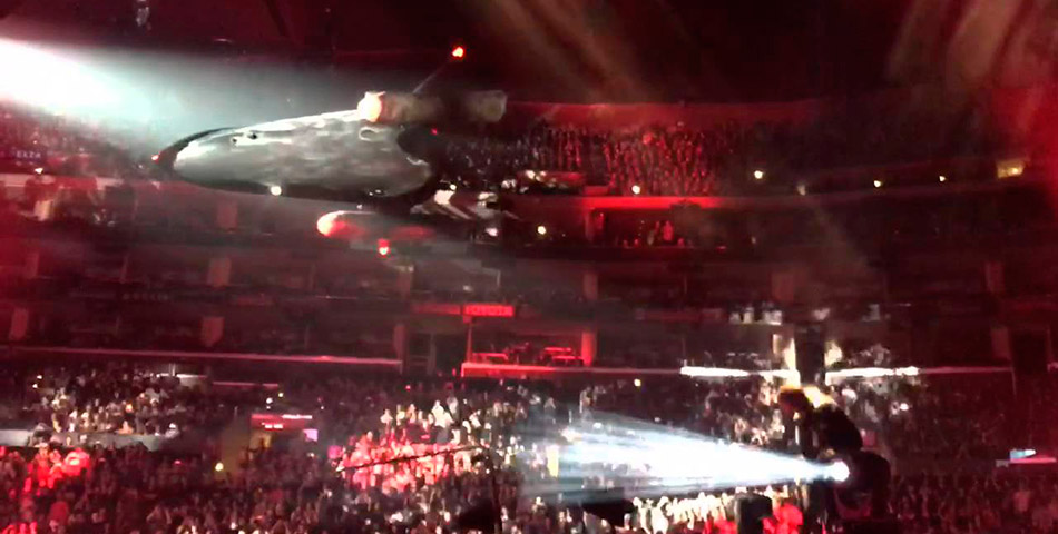 Muse “chocó” un drone en pleno show en Londres