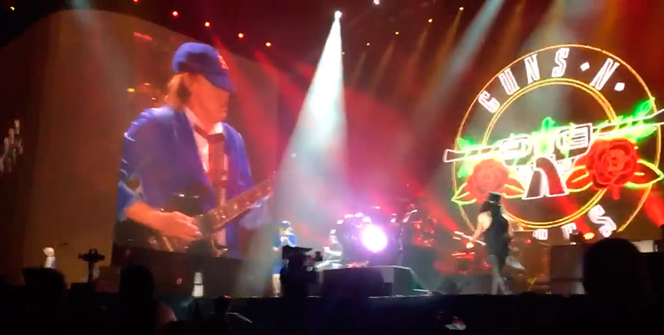 Así sonaron los Guns N’ Roses junto a Angus Young