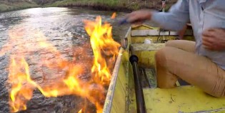 Prendieron fuego un río contaminado con gas metano