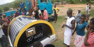 La máquina solar que genera agua potable, electricidad e internet