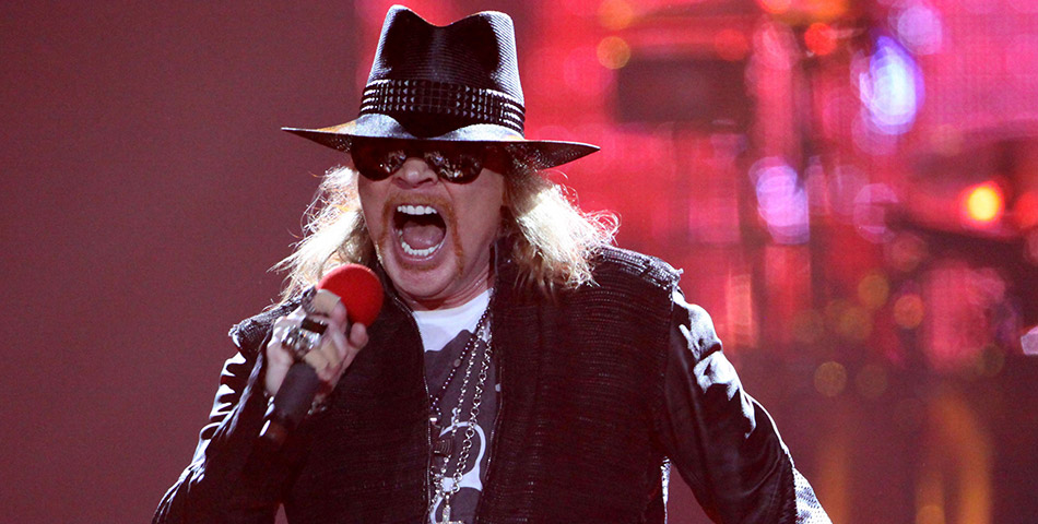 Así suena “Shoot to thrill” versión Axl/DC