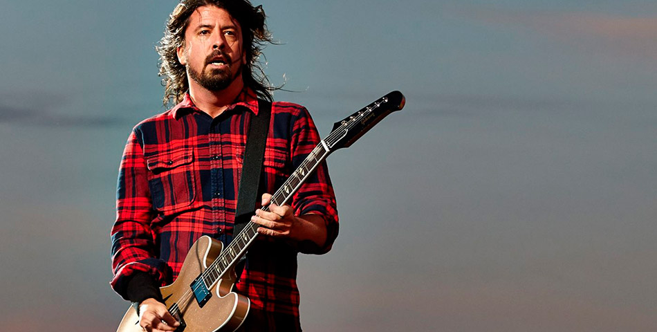 Mirá a Dave Grohl escuchado el primer tema que grabó en su carrera