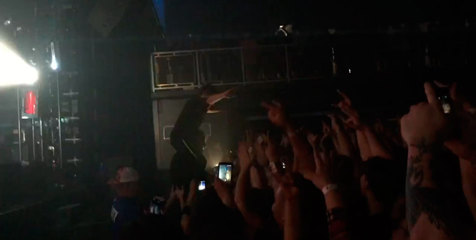 Chino Moreno la tribuneó toda en un show