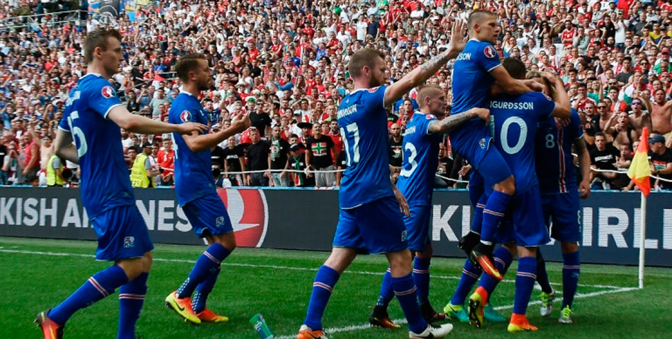 Un (histeriquísimo) relator casi se infarta con un gol de Islandia