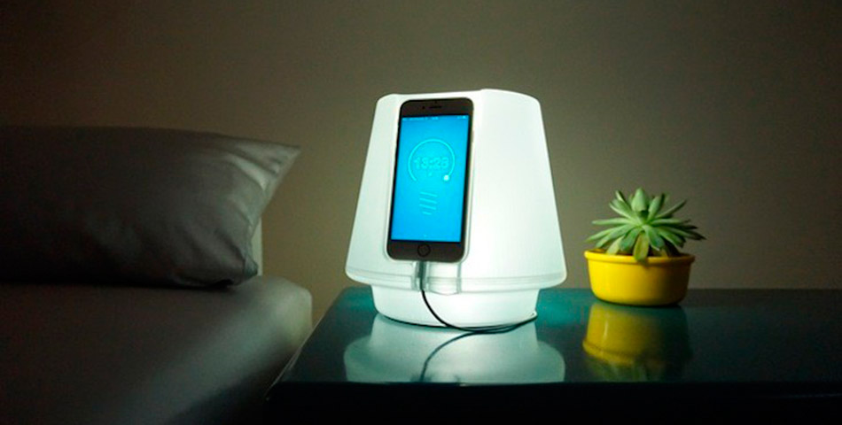 UpLamp, el gadget que transforma tu celu en una lámpara smart