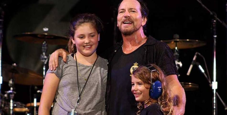Eddie Vedder festejó el cumple de su hija: se olvidó las velitas y mirá cómo las reemplazó