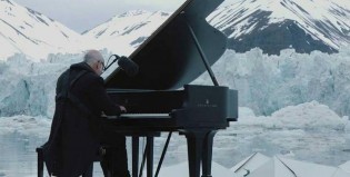 Un pianista tocó en el Ártico para pedir su protección