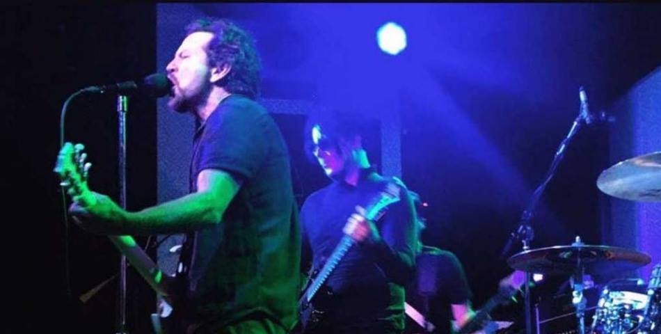 Pearl Jam brindó un show sorpresa y tuvo a Jack White como invitado