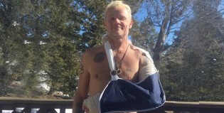 Flea de Red Hot Chili Peppers debió reaprender a tocar el bajo