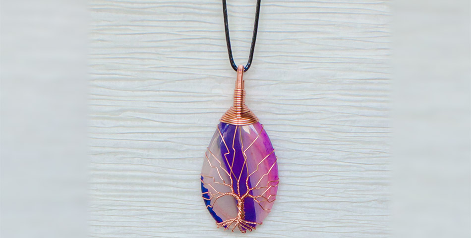 Una pareja transforma alambres en geniales accesorios