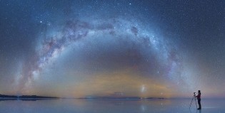 Vía Láctea reflejada en el Salar de Uyuni
