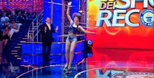 Increíble: ella tiene el record de patinaje sobre tacos