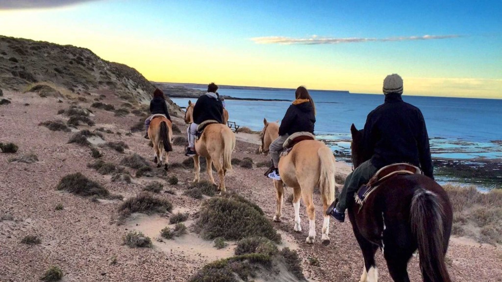 i12180-insert-cabalgata-faro-punta-delgada