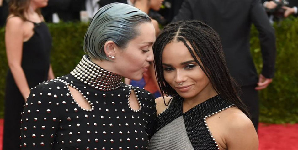 Miley Cyrus y la hija de Lenny Kravitz, juntas en Teardrop