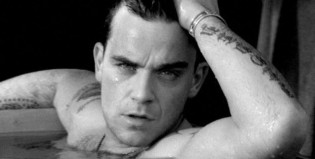 Robbie Williams peló piel por cumplir 42 años