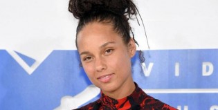 Alicia Keys cumple con su desafío y fue a los premios MTV sin maquillaje