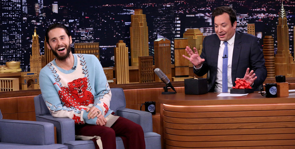 Jared Leto y un peligroso regalo para Jimmy Fallon