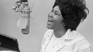 Aretha Franklin deberá dejar de cantar por un tiempo