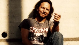 El vocalista paró el concierto que Pearl Jam daba y exigió que retirasen al agresor del estadio