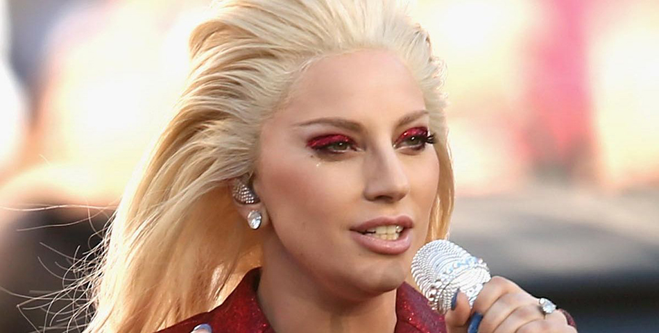 Es oficial, Bradley Cooper dirigirá a Lady Gaga en “Ha nacido una estrella”